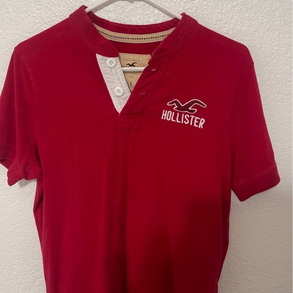 Hollister Red Short Sleeve Tee